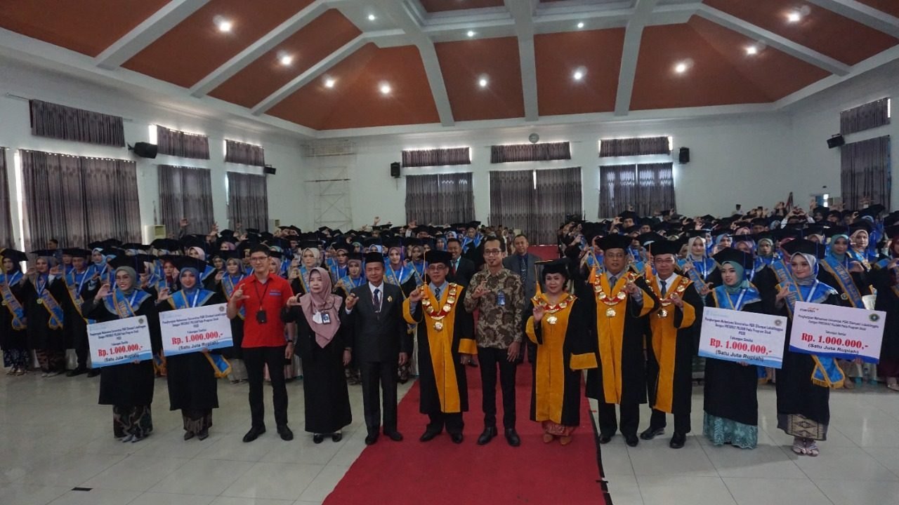 WISUDA-SARJANA-KE-I-PER-XXXVIII-UNIVERSITAS-PGRI-SILAMPARI